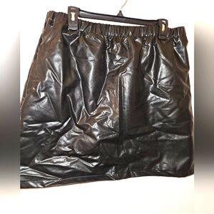Shein mini skirt black plastic like texture, lots of stretch size, 1X